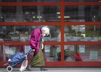 Pericol ascuns în dulapul cu medicamente: Jumătate dintre români se tratează „după ureche”. Medicii avertizează asupra riscurilor grave ale automedicației