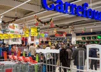 Bombă în retailul românesc: Frații Pavăl vor să preia Carrefour România într-o tranzacție de peste 800 de milioane de euro