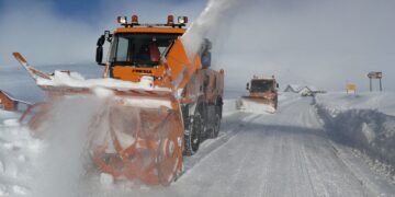 Iarna lovește în forță: ninsori viscolite, rafale de 80 km/h și răcire bruscă în jumătate de țară. Cod galben emis de ANM