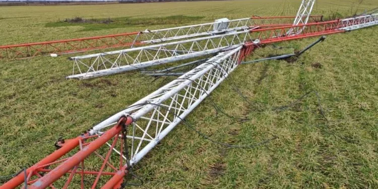 Doi bărbați din Vrancea arestați preventiv după ce ar fi distrus și sustras echipamente din parcuri eoliene în județul Brăila