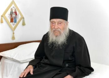 Doliu în Biserica Ortodoxă: Arhimandritul Climent Haralamb a murit la 102 ani, după șapte decenii de slujire