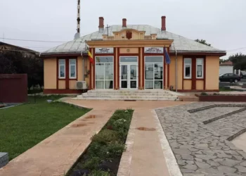 Primăria dintr-o comună ieșeană, în pericol să fie scoasă la vânzare pentru recuperarea unui prejudiciu de 1,2 milioane de euro