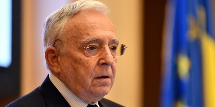 Mugur Isărescu: Guvernul ar trebui să reducă datoria publică