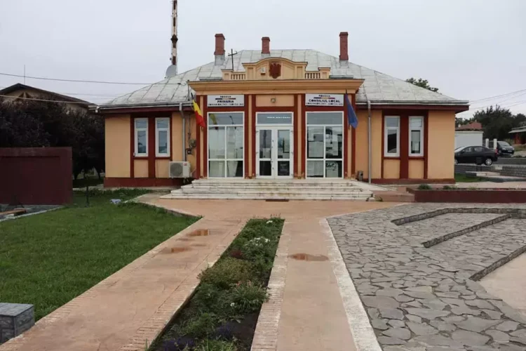 Primăria dintr-o comună ieșeană, în pericol să fie scoasă la vânzare pentru recuperarea unui prejudiciu de 1,2 milioane de euro