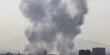 Iran îndeamnă cetățenii săi să rămână calmi și confirmă lansarea de rachete și drone spre Israel