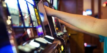 Restricții noi pentru jocurile de noroc în România. Limită de vârstă mai mare pentru acces