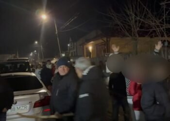 VIDEO – Teroare în satul Zmeu: „Oamenii în negru” bagă spaima în localnici și declanșează anchetă penală la Iași
