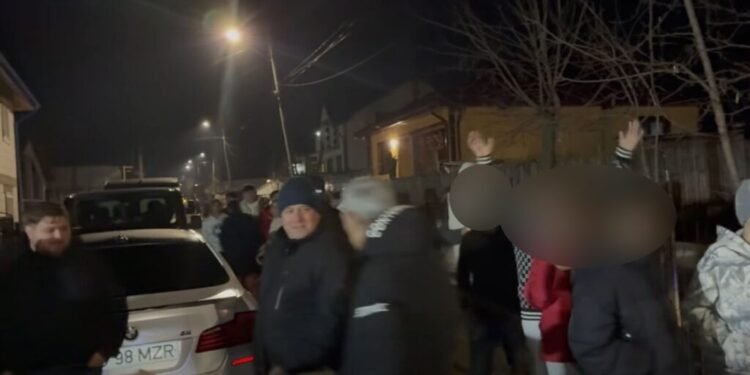VIDEO – Teroare în satul Zmeu: „Oamenii în negru” bagă spaima în localnici și declanșează anchetă penală la Iași
