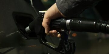 Carburanții cresc din nou la Petrom: a doua scumpire în 48 de ore. Motorina sare peste 8 lei pe litru