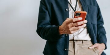 Facturi mai mari pentru români! Vodafone anunță scumpiri de 6,8%, iar Orange România urmează din aprilie