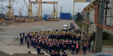 Revoltă la Șantierul Naval Mangalia! Sute de angajați au ieșit în stradă după două luni fără salarii