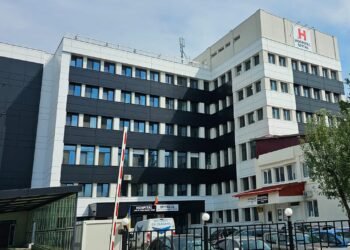 Salvat la Buhuși! Bărbat de 69 de ani, tratat de urgență pentru infarct după ce a ajuns singur la spital