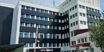 Salvat la Buhuși! Bărbat de 69 de ani, tratat de urgență pentru infarct după ce a ajuns singur la spital