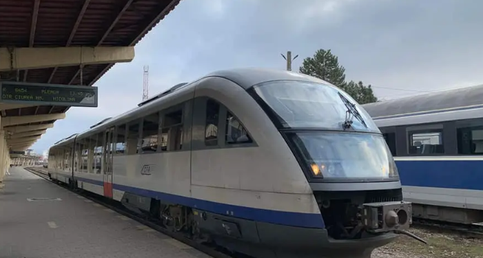 Trenuri anulate, circulație modificată și pasageri transportați cu mijloace auto în Cluj din cauza intervențiilor la stațiile din Dej