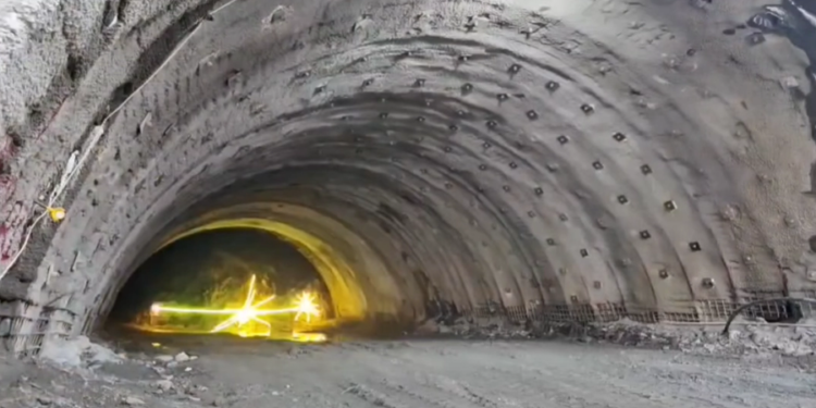 Autostrada Sibiu–Pitești prinde viteză: tunelul de la Boița, tot mai aproape de finalizare