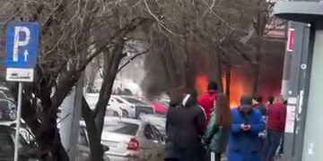 O femeie si-a pierdut viata in Bucuresti dupa ce o masina electrica a luat foc