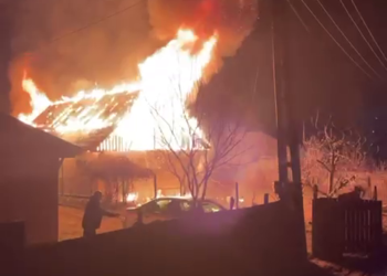 Doi pompieri ieseni aflati in concendiu au intervenit pentru stingerea unui incendiu in Raducaneni