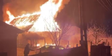 Doi pompieri ieseni aflati in concendiu au intervenit pentru stingerea unui incendiu in Raducaneni