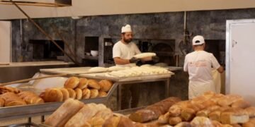 Se scumpește pâinea: creșteri de până la 40% din cauza prețului la carburanți și gaze