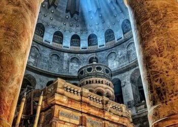 Lumina Sfântă ajunge sau nu la București? Anunțul ambasadorului Israelului despre tradiția de la Ierusalim înainte de Paște