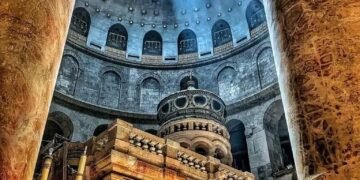 Lumina Sfântă ajunge sau nu la București? Anunțul ambasadorului Israelului despre tradiția de la Ierusalim înainte de Paște