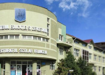 IȘJ Vrancea schimbă foaia: ore online pentru elevii prinși în Dubai, după ce inițial le punea absențe