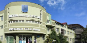 IȘJ Vrancea schimbă foaia: ore online pentru elevii prinși în Dubai, după ce inițial le punea absențe