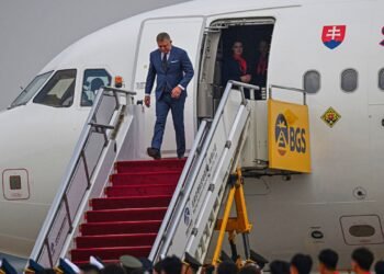 Premierul pro-rus al unui stat UE și NATO, vizită oficială în România