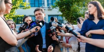 Nu e cazul să se raţionalizeze vânzarea de carburanţi, spune președintele României