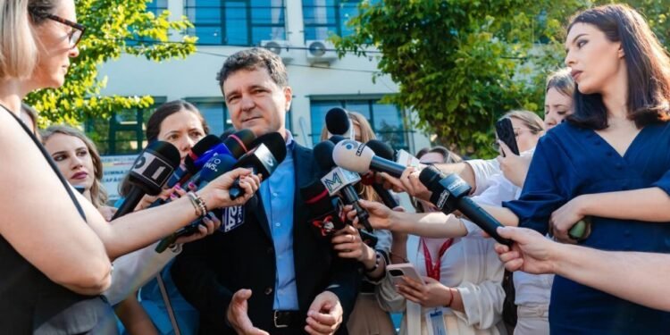 Nu e cazul să se raţionalizeze vânzarea de carburanţi, spune președintele României
