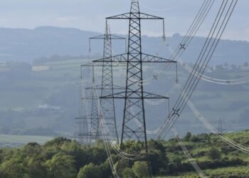 Lucrări de reparaţie la linia electrică Isaccea-Vulcăneşti prin care Republica Moldova importă curent