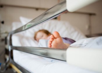 Alertă sanitară la o creșă din Botosani: mai mulți copii și o îngrijitoare au ajuns la Urgențe. Activitatea unității a fost suspendată