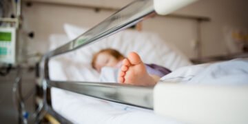 Alertă sanitară la o creșă din Botosani: mai mulți copii și o îngrijitoare au ajuns la Urgențe. Activitatea unității a fost suspendată