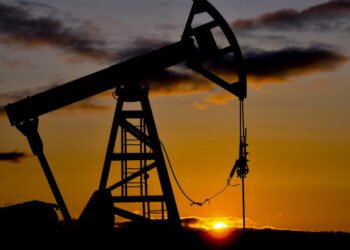 Cotația petrolului Brent a coborât la 93 de dolari pe baril, pe fondul tensiunilor din Orientul Mijlociu