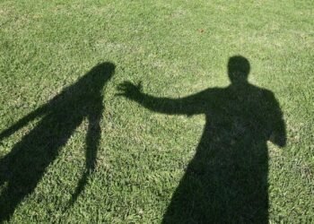 Caz investigat de poliție la Iași: fată de 15 ani, abordată de necunoscuți în timp ce mergea pe stradă