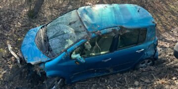 Mașină distrusă la poalele Pădurii Cetățuia. Accident produs în zori, fără victime