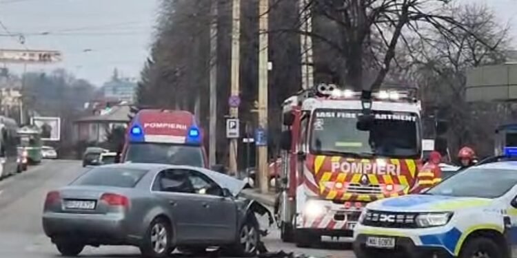 Ciocnire violentă între două autouturisme pe Bvd. Anastasie Panu din Iași