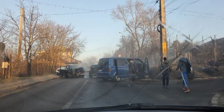 UPDATE Accident cu victime în comuna Miroslava. Trei mașini implicate