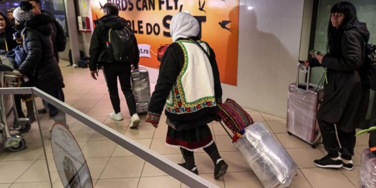 360 de români, aduși din zona de conflict pe banii lor. Ministerul de Externe: „Nu a fost repatriere”