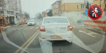 VIDEO Accident grav în Galați: șofer cu permisul suspendat a fugit după ce a lovit trei mașini și un pieton