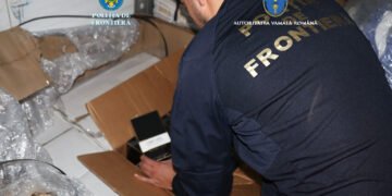 Parfumuri și haine de brand, posibil false, ascunse într-un camion Bulgaria–Ungaria