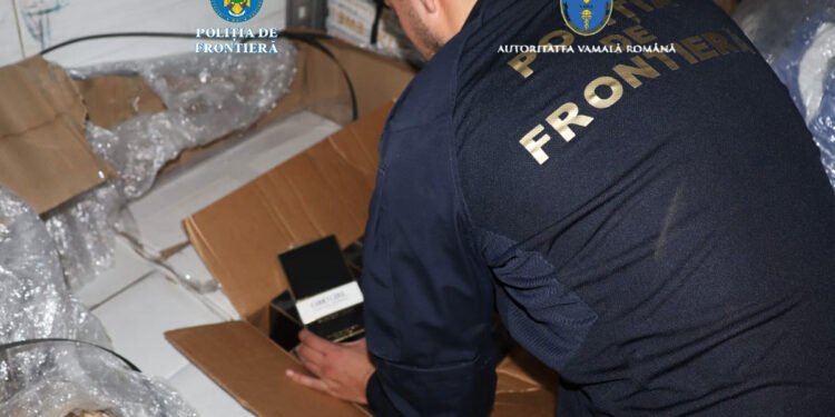 Parfumuri și haine de brand, posibil false, ascunse într-un camion Bulgaria–Ungaria