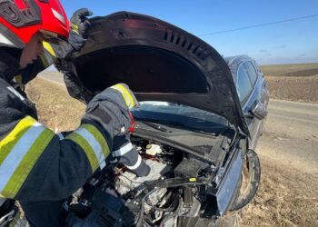 Accident în Roșiori, Botoșani. Trei femei au ajuns de urgență la spital după impactul dintre două mașini