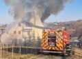 Bacău | Momente de panică în comuna Poduri după ce o locuință a luat foc