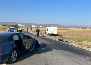Accident între un autoturism și un microbuz pe drumul dintre Marginea și Rădăuți. Trafic blocat în zonă