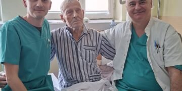 La 102 ani, pacient salvat de o echipă medicală din Pașcani: intervenție chirurgicală de succes