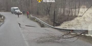 Trafic restricționat pe DJ 205D, în Vrancea, după o alunecare de teren
