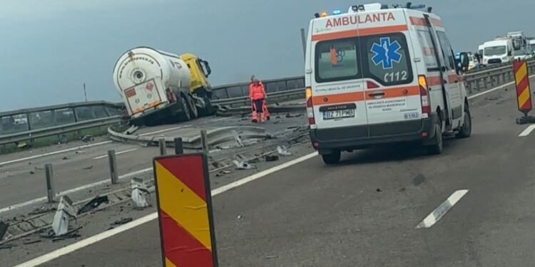 Autocisternă blocată pe A3, sensul București – Ploiești, după explozia unei anvelope