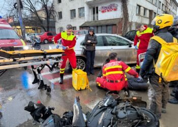 Accident rutier la Bucsinescu: Coliziune între un autoturism și un scuter