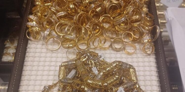 Captură uriașă în Călărași: ANAF a confiscat 6 kg de aur și diamante fără acte